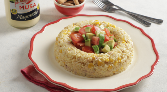 Corona de ensalada de arroz con Mayonesa